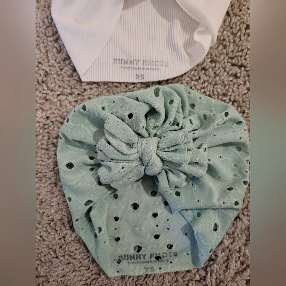 Bunny Knots Baby Heas - Picture 2 of 3